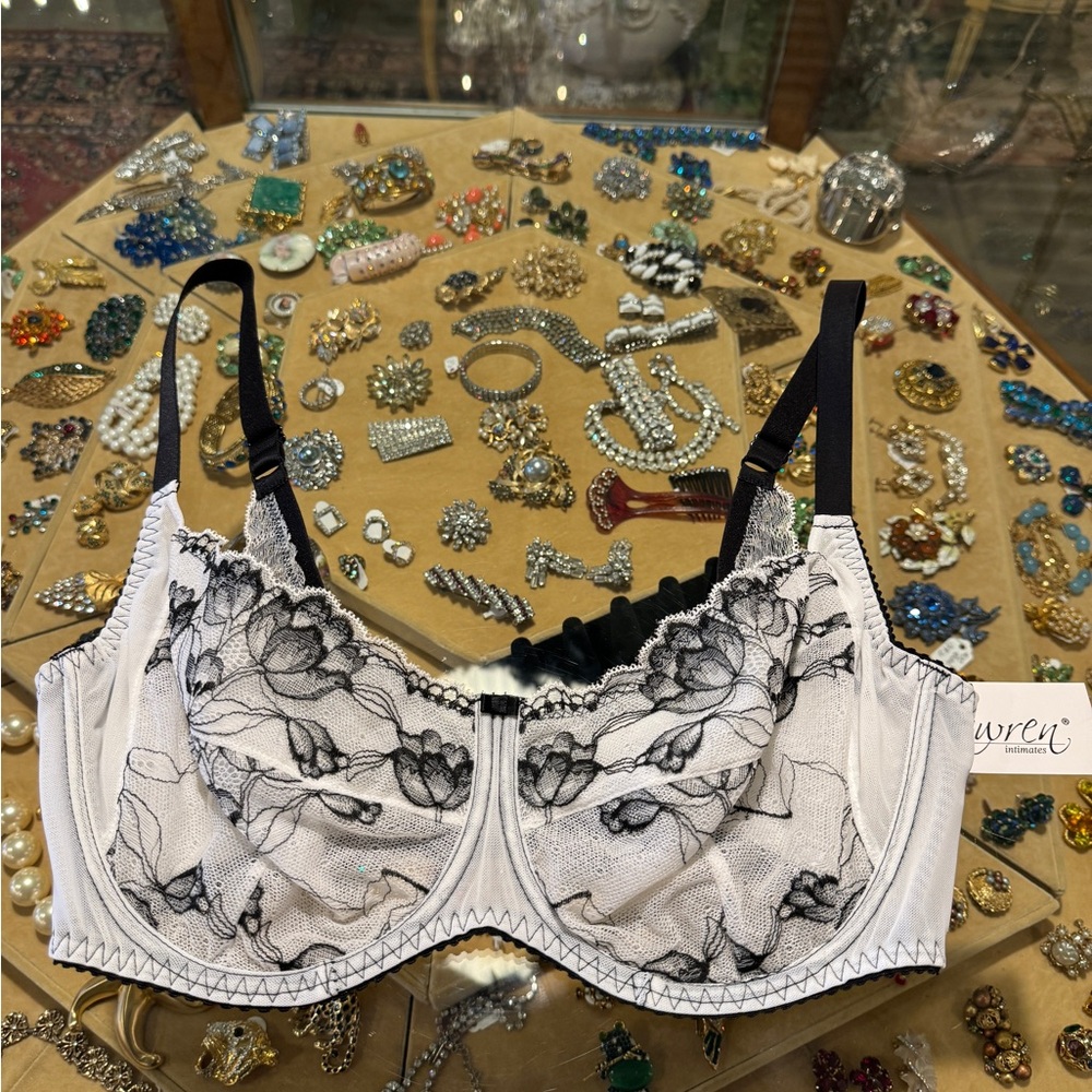 Sawren Bounty European wired unlined balconette bra in black and white. NWT’s